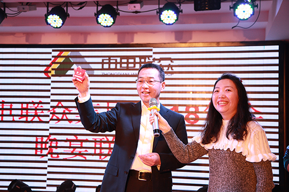 總裁劉志純現(xiàn)場抽獎